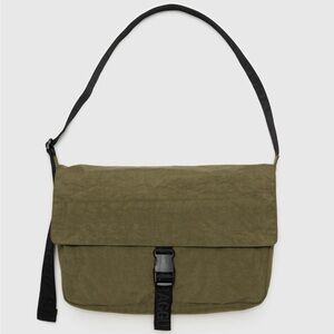 BNWT BAGGU Nylon Messenger Bag in Seaweed